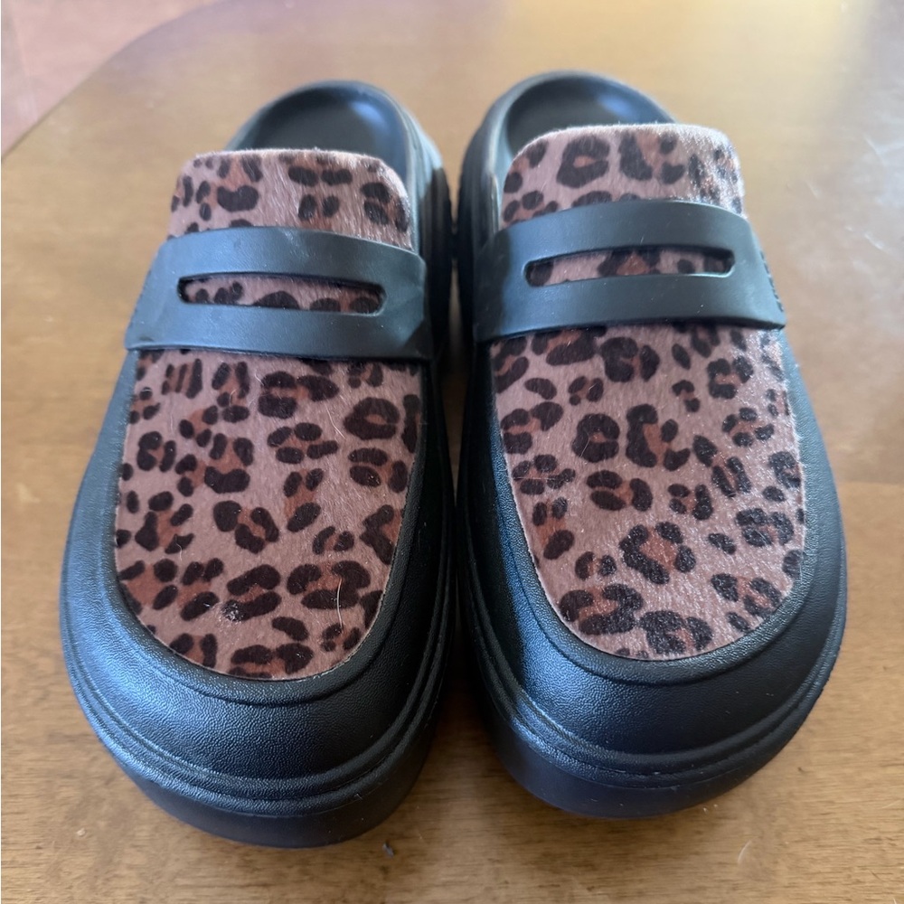 CROCS LEOPARD PRINT PLATFORM SHOES (WORN ONCE)